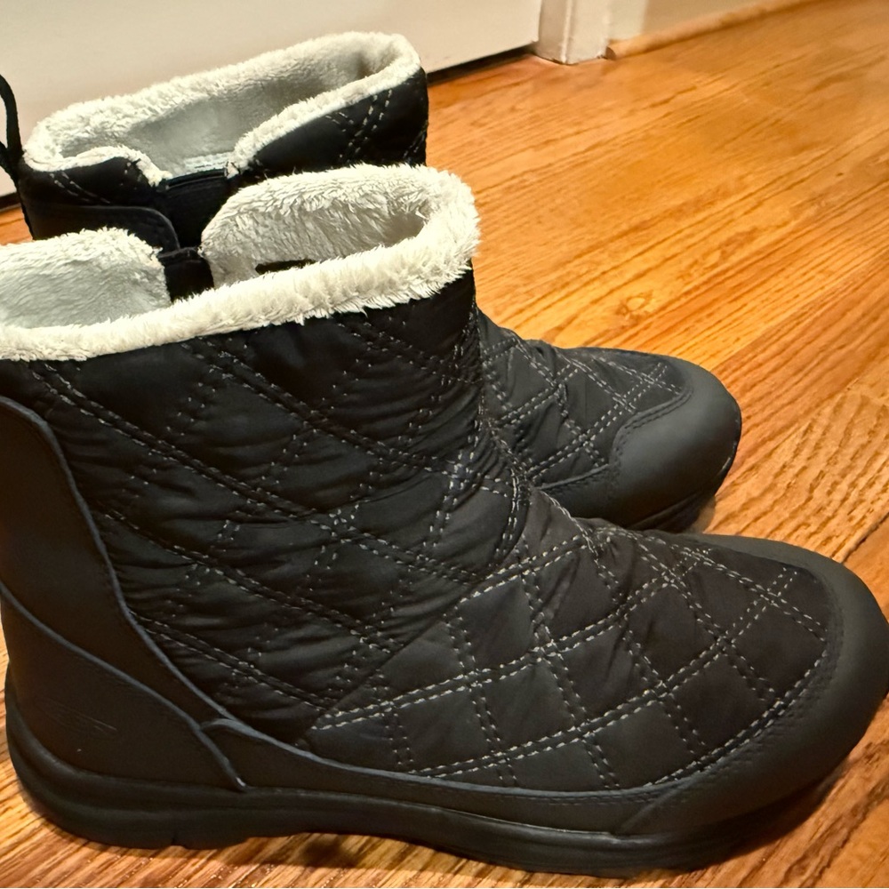 KEEN Women's Terradora 2 Wintry Pull on Insulated Waterproof Snow Boot- size 9 - Picture 2 of 7
